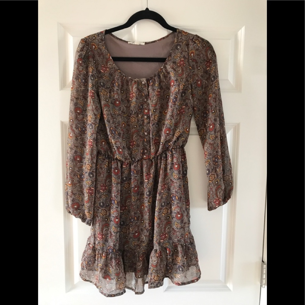 Long sleeve dress with ruffle